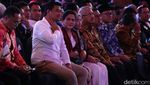 Aksi Pendukung Paslon 01 di Debat Capres Perdana