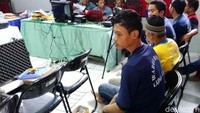 Warga binaan Lapas Kelas II B Ciamis mengantre pembuatan e-KTP.