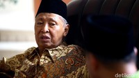 Hamzah Haz pun turut menyoroti kondisi PPP yang kini terbelah menjadi dua kubu, kubu yang dipimpin oleh Humphrey Djemat dan kubu yang dipimpin oleh Romahurmuziy.