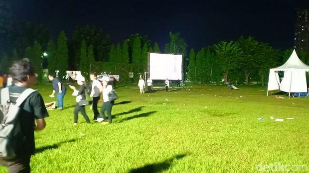 Lapangan Hotel Bidakara tampak sudah kosong dari pendukung paslon