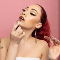 Produk dari sejumlah brand yang pernah ditiru Copy Cat Beauty di antaranya eyeshadow Urban Decay, lipstik M.A.C., Tarte hingga NARS. Foto: Instagram/@bhadbhabie