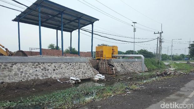 Begini Nasib Jalan Raya Porong Lama Tiap Musim Hujan