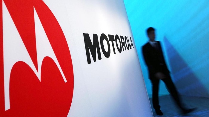 Motorola Razr mau lahir kembali dengan wujud ponsel layar lipat. (Foto: Spencer Platt/Getty Images) Motorola Razr mau lahir kembali dengan wujud ponsel layar lipat. (Foto: Spencer Platt/Getty Images)