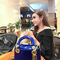 Ketika kamu mengumumkan akan berubah, aku adalah salah satu orang yang paling bahagia dengan keputusan itu. Yang pasti itu telah membuat orangtuamu senang. Tapi laut tidak selalu tenang. Aku mengerti dan mengetahui banyaknya tekanan yang kamu terima dengan usahamu mempertahankan imej baru, tambah ZUlkifli. Foto: Instagram @safieyillias94