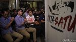 Bikin Hati Adem, Momen Pendukung Kedua Paslon Nobar Debat Capres