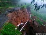 Jalan Banjarnegara-Dieng di Wanayasa Longsor, Ini Jalur Alternatifnya