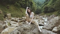 Dia juara ajang bergengsi Miss Tiffany’s Universe dan Miss International Queen 2004. Karena parasnya juga dia mendapatkan gelar trangender tercantik di Asia. (poydtreechada/Instagram)