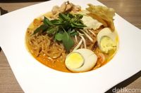 OL' Star: Ada Laksa Singapura Gurih Bertopping Udang di Kafe Minimalis