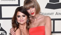 Selena dan Taylor pun memiliki penggemar yang sangat banyak. Jason Merritt/Getty Images