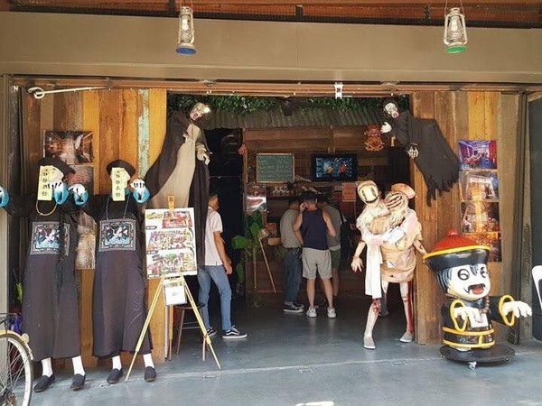 Dari luar, traveler sudah bisa melihat penampakan Vampir China, mulai merinding? (Ghost Museum/Facebook) Dari luar, traveler sudah bisa melihat penampakan Vampir China, mulai merinding? (Ghost Museum/Facebook)