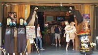 Dari luar, traveler sudah bisa melihat penampakan Vampir China, mulai merinding? (Ghost Museum/Facebook)