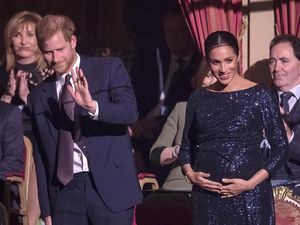 Sentuhan Hangat Pangeran Harry untuk Istri yang Sedang Hamil