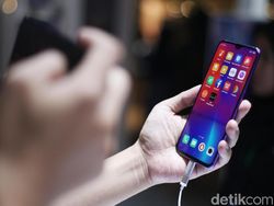 Gemerlap Penjualan Perdana Oppo R17