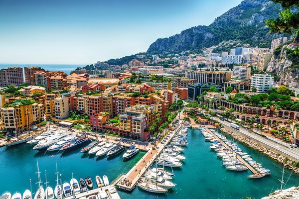 Selanjutnya Monaco, luasnya hanya 1,95 km persegi dengan penduduk 38 ribu orang. Namun meski negara kecil, Monaco terkenal sebagai tempat liburan selebriti dunia (iStock) Selanjutnya Monaco, luasnya hanya 1,95 km persegi dengan penduduk 38 ribu orang. Namun meski negara kecil, Monaco terkenal sebagai tempat liburan selebriti dunia (iStock)