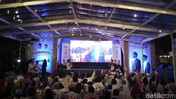  TKN Jokowi-Ma'ruf menggelar nobar debat capres di Rumah Aspirasi
