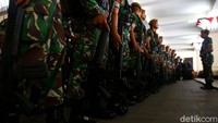 2.000 personil gabungan yang teridri dari polisi dan TNI dikerahkan untuk mengamankan debat Pilpres pertama di Hotel Bidakara, Jakarta, Kamis (17/1/2019).