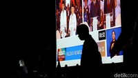 Diketahui, KPU membatasi undangan untuk debat capres-cawapres 2019 di Hotel Bidakara, sebanyak 500 undangan. Para penonton tersebut akan diberi gelang khusus.