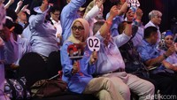 Desi adalah politisi dari PAN yang merupakan pengusung Prabowo-Sandi.