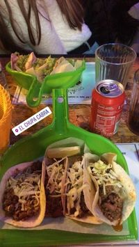 Cheese Ball dalam Sneaker hingga Taco di Pengki, Ini 5 Penyajian Makanan Super Aneh