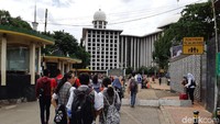 Adapun kegiatan ini dianggap sebagai cara yang santai karena dapat berinteraksi langsung juga lebih mengenal tempat ibadah agama yang berbeda-beda (Masaul/detikTravel)