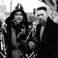 Setiap tahun Ivan Gunawan melakukan liburan akhir tahun ke luar negeri. Seperti 2018, pada akhir tahun 2017 pemilik label kosmetik itu juga liburan ke Eropa bersama asistennya AJA dan teman-temannya. Foto: Instagram @ ivan_gunawan