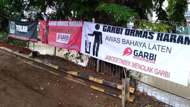 Muncul spanduk yang menolak keberadaan ormas Gerakan Arah Baru Indonesia (Garbi).