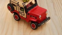 Di sini juga banyak penjual aksesoris bertema Yipao Festival. Seperti miniatur mobil Jeep mini ini. Foto: Istimewa