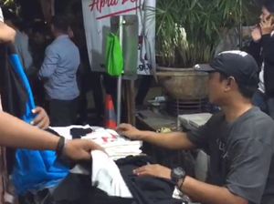 Mengais Rezeki di Area Debat Perdana Pilpres 2019