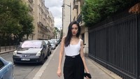 Dia juga suka jalan-jalan. Ini saat dia berada di Paris, Prancis. (poydtreechada/Instagram)