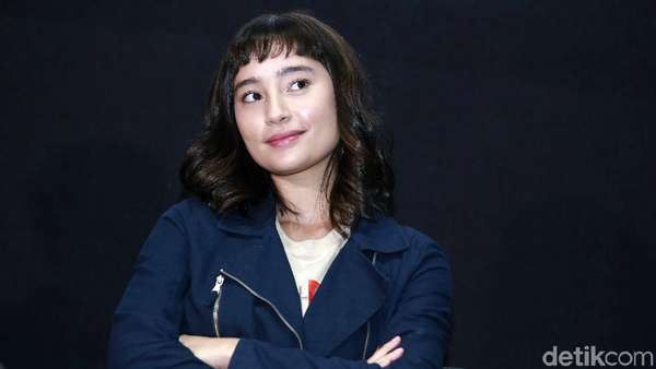 Tatjana Saphira Jadi Penyanyi Centil dan Genit di Hit n Run Tatjana Saphira Jadi Penyanyi Centil dan Genit di Hit n Run