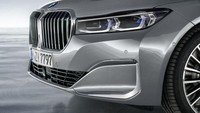 Mobil bisa menahan peluru sekaliber senjata AK-47 juga ledakan granat. Foto: BMW Group