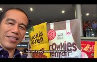 Promosikan Sambal Terasi dan Brownies di Bogor, Jokowi: Beli Ya!