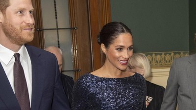 Meghan Markle Ganti Baju Murah dengan Gaun Rp 64 Juta yang Mirip Putri Diana