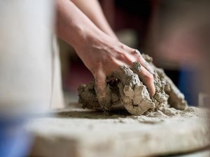 Peneliti Temukan Konsumsi Tanah Liat Bisa Turunkan Berat Badan