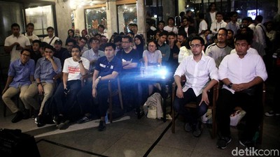 Bikin Hati Adem, Momen Pendukung Kedua Paslon Nobar Debat Capres