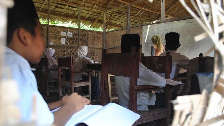 Potret Miris Sekolah di Ujung Barat Indonesia Potret Miris Sekolah di Ujung Barat Indonesia