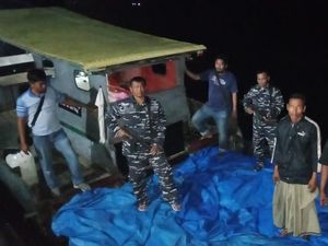 TNI AL Tangkap Kapal dari Malaysia Penyelundup 18 Ton Bawang di Aceh