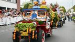 Serunya Lihat Deretan Jeep Bermuatan Sayur dan Buah di Festival Yipao