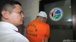 Diperiksa Polisi, Asisten Ivan Gunawan Tutupi Wajahnya