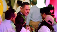 Agus Harimurti Yudhoyono (AHY) anak presiden RI ke-6 Susilo Bambang Yudhoyono juga terlihat menghadiri acara debat pilpres 2019.
