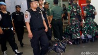 Sejumlah anjing pelacak turut dikerahkan untuk menyisir area di sekitar Hotel Bidakara.