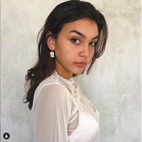 Berdasarkan bio di Instagram-nya, Caitlin berdomisili di Bali. Ia ternyata memiliki darah campuran. Orangtuanya berasal dari Inggris dan Jawa. (Foto: Instagram)