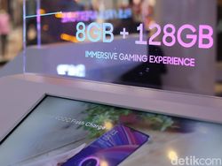 Gemerlap Penjualan Perdana Oppo R17