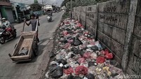 Selain membuat kotor, buang sampah sembarangan juga menimbulkan penyakit.