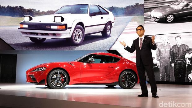 Akio Toyoda memperlihatkan Supra 2019