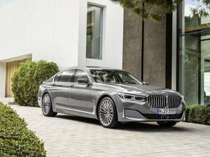 Nggak Jadi Dipakai Presiden, BMW Seri 7 Curi Perhatian Kedubes