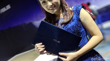 Selain itu Asus menghadirkan touchpad pintar yang bisa menampilan numberpad. (Foto: detikINET/Adi Fida Rahman)