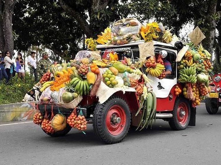 Serunya Lihat Deretan Jeep Bermuatan Sayur dan Buah di Festival Yipao