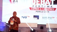 Ketua KPU Arief Budiman menyampaikan sambutan di debat perdana capres-cawapres malam ini. Dalam sambutannya, Arief mengatakan perdebatan merupakan hal biasa dalam demokrasi.