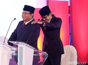 Gestur Pijat Prabowo-Sandi, Stres atau Reaksi Spontan?